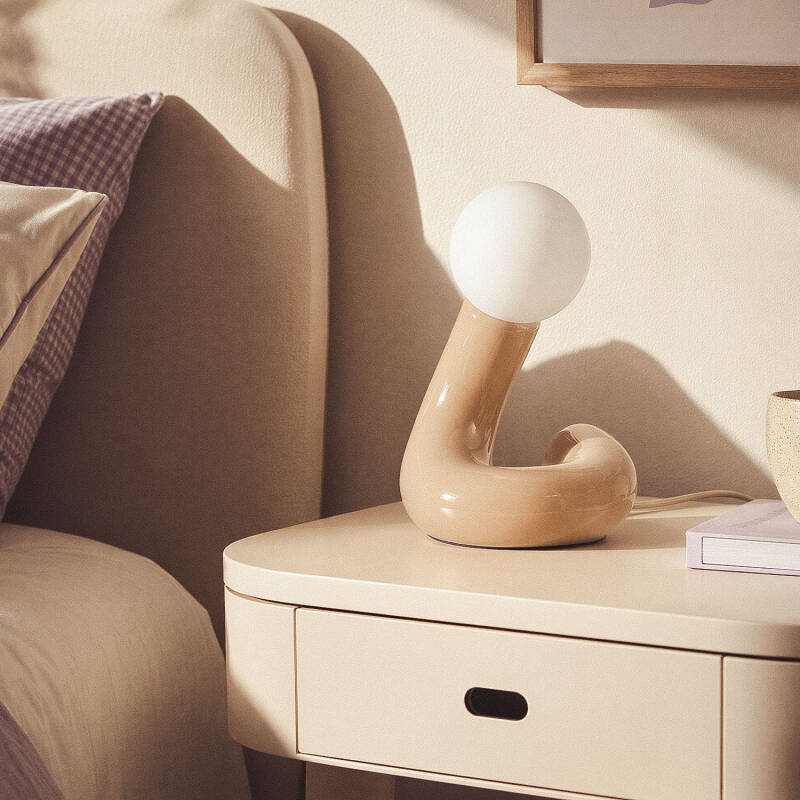Candeeiro de Mesa em Cerâmica Arlo Juno