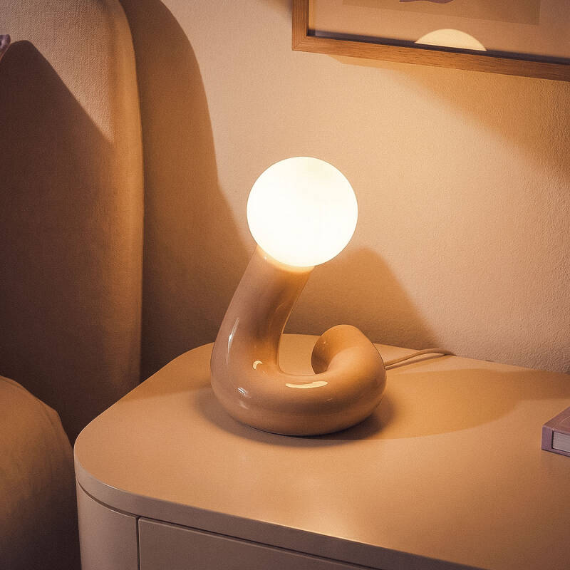 Candeeiro de Mesa em Cerâmica Arlo Juno