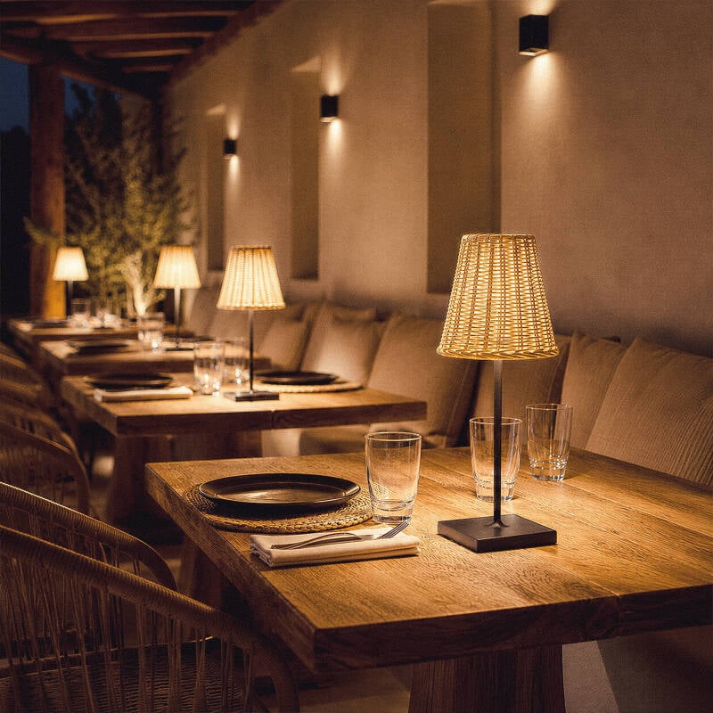 Candeeiro de Mesa LED Portátil para Exterior com Bateria USB Recarregável, em Alumínio e Rattan Medinilla