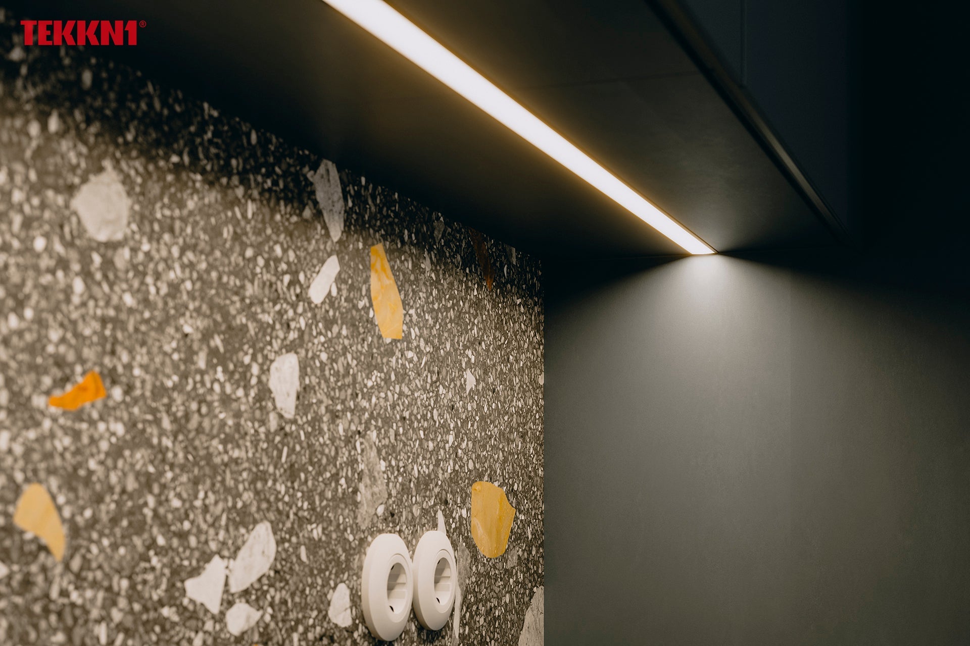KIMERA-"TVED" Perfil de Alumínio Anodizado Prateado com Difusor Opalino, Tampas de Extremidade e Clips de Montagem 2,02M