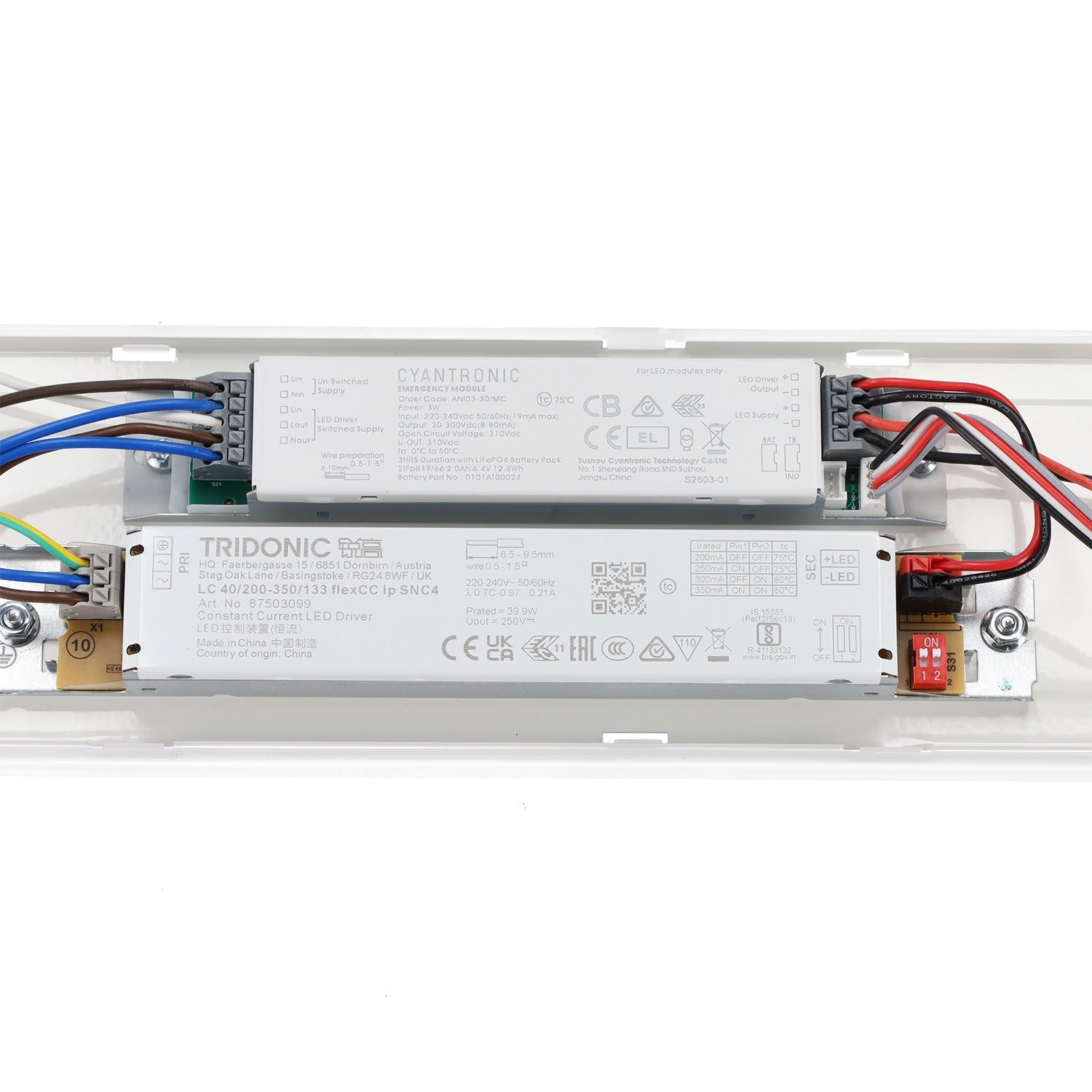 Kit de Emergência LED Impermeável e Interligável 40W 4800lm IP65 CCT (Temperatura de Cor Ajustável) 3000-6500K 110º Tridônico Re